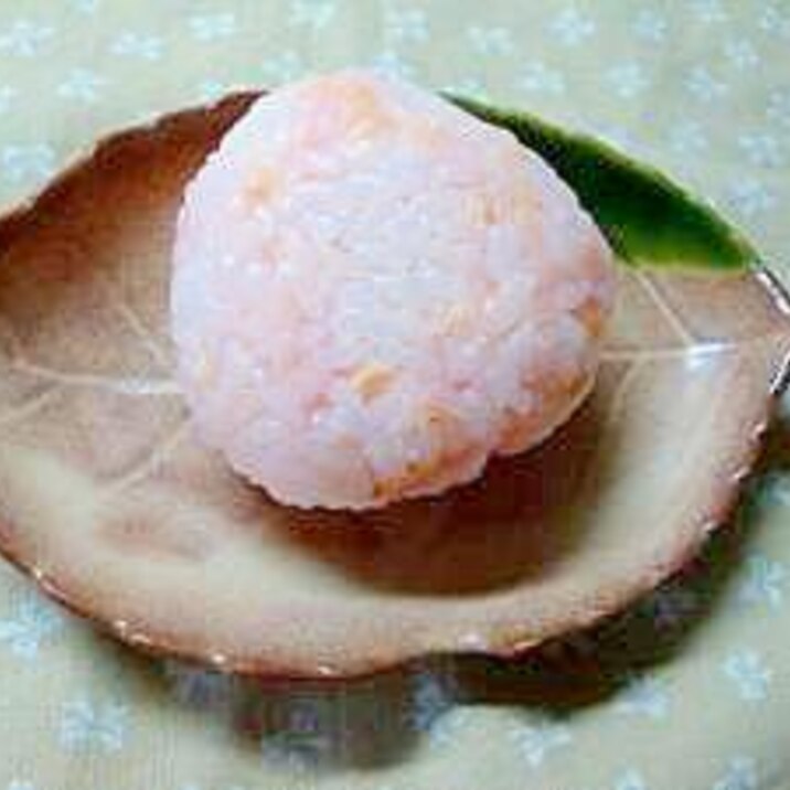 さくらでんぶと鮭でピンクのおにぎり レシピ 作り方 By Shimo9756 楽天レシピ さくらでんぶと鮭でピンクのおにぎり レシピ 作り方 By Shimo9756 楽天レシピ